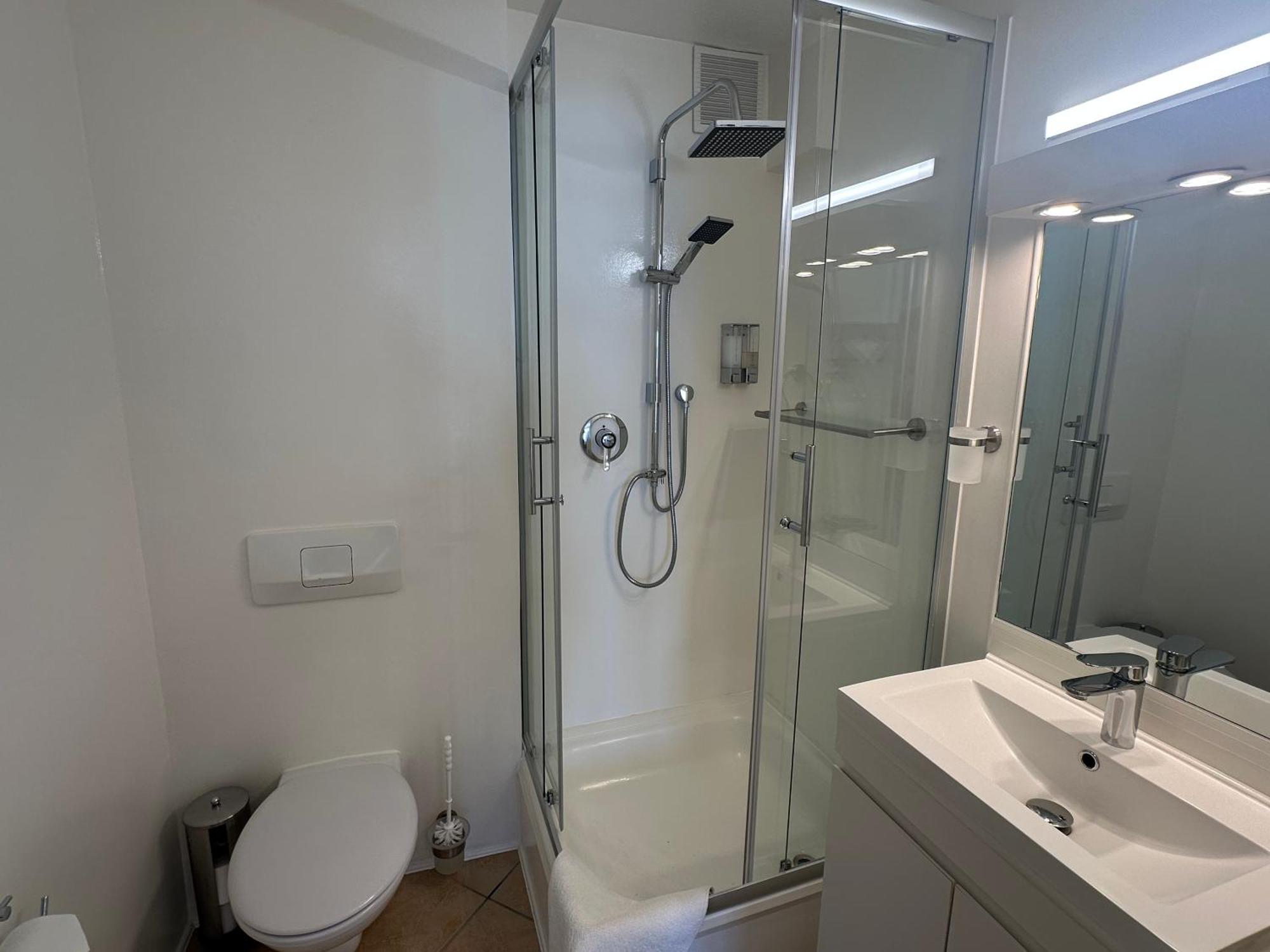 La Perla Guest house